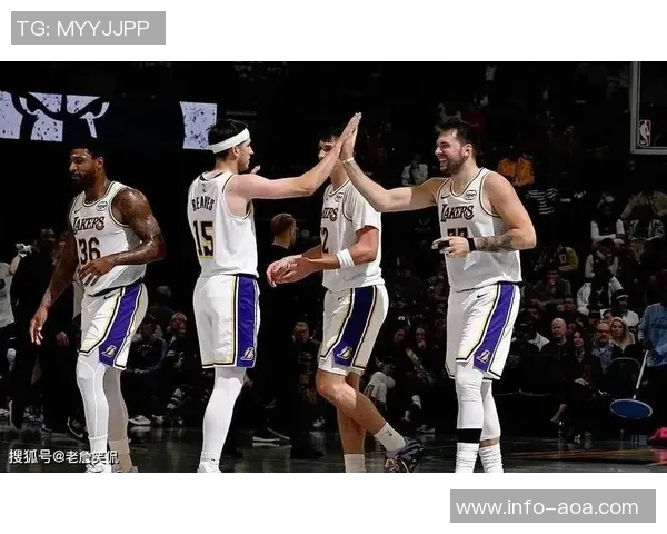 东契奇首度砍下40三双老詹称赞其如魔术师般出色表现