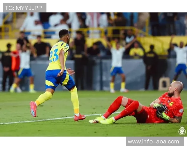新月逆转十人利雅得胜利C罗被替换下场引发热议 新月逆转十人利雅得胜利C罗被替换下场引发热议