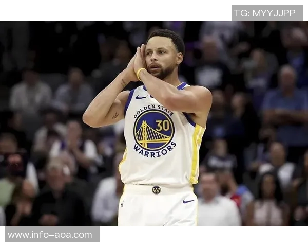 桑托斯盛赞库里无球跑动如引力场吸引所有人注意力的神奇魅力